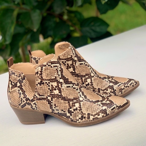 Time and Tru Shoes - Women’s Snakeskin Western Boots Fashion Shoes New